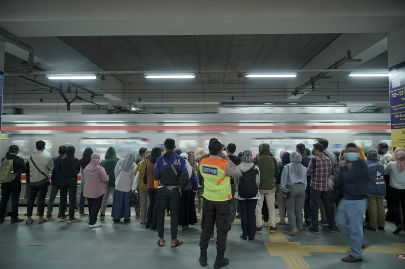 KAI Commuter Perketat Keamanan dengan Teknologi dan Edukasi untuk Cegah Pelecehan di Commuter Line