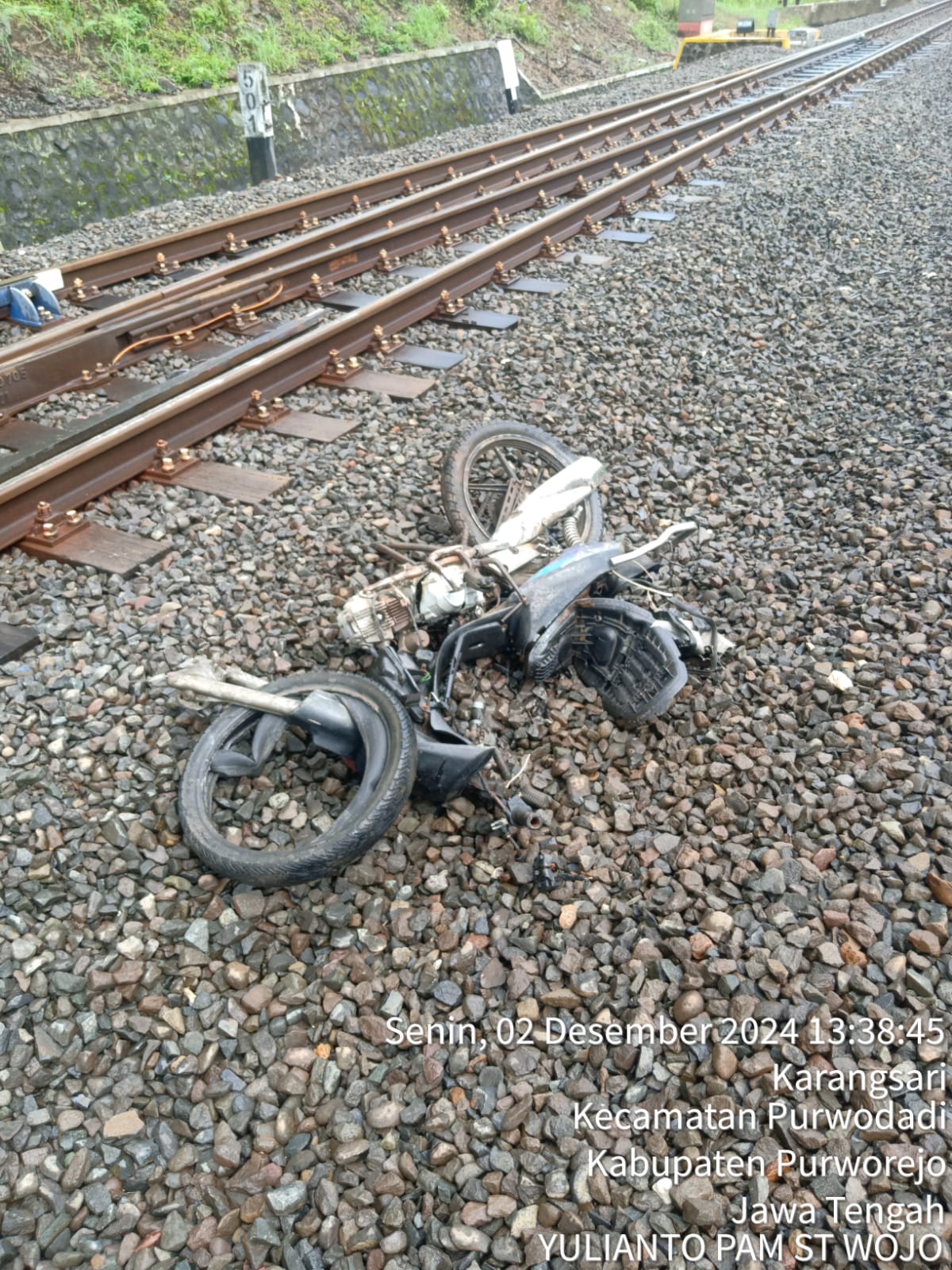 Kereta Argo Semeru Tabrak Sepeda Motor di Perlintasan Tak Dijaga, Perjalanan Tertunda 129 Menit