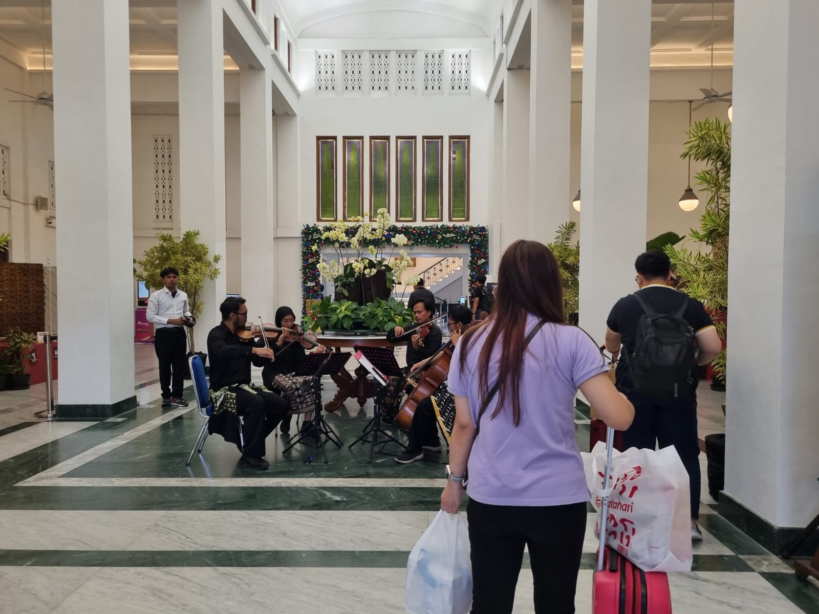 Stasiun Yogyakarta Hidupkan Budaya dengan Musik Klasik dan Roadshow Batik