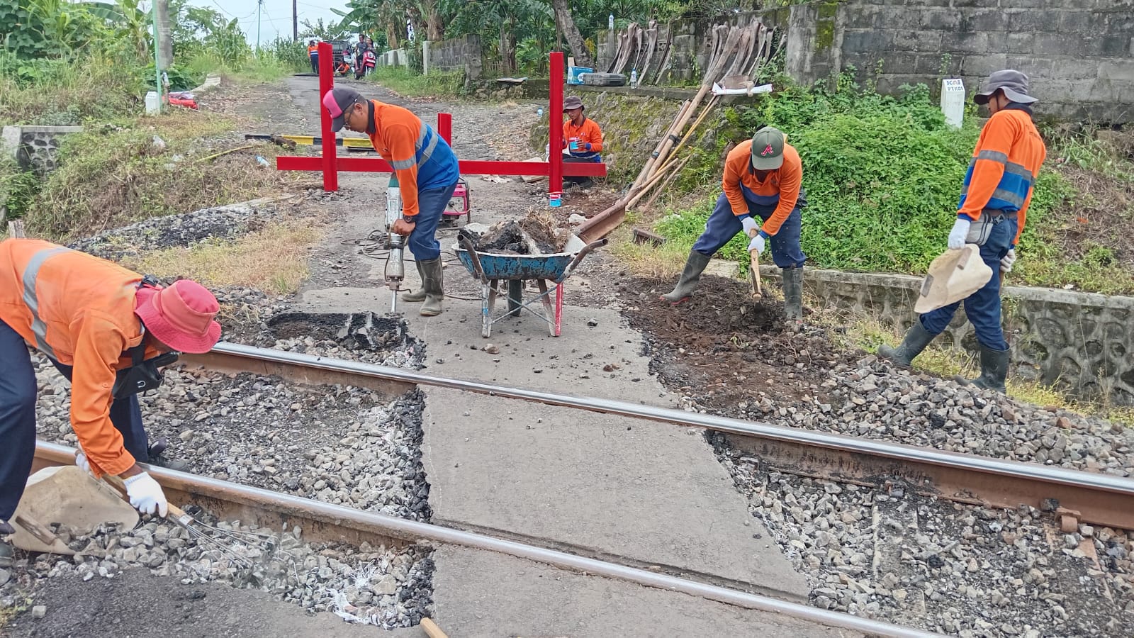 KAI Daop 6 Yogyakarta Tutup Perlintasan Sebidang di Sedayu untuk Tingkatkan Keselamatan Perjalanan Kereta Api