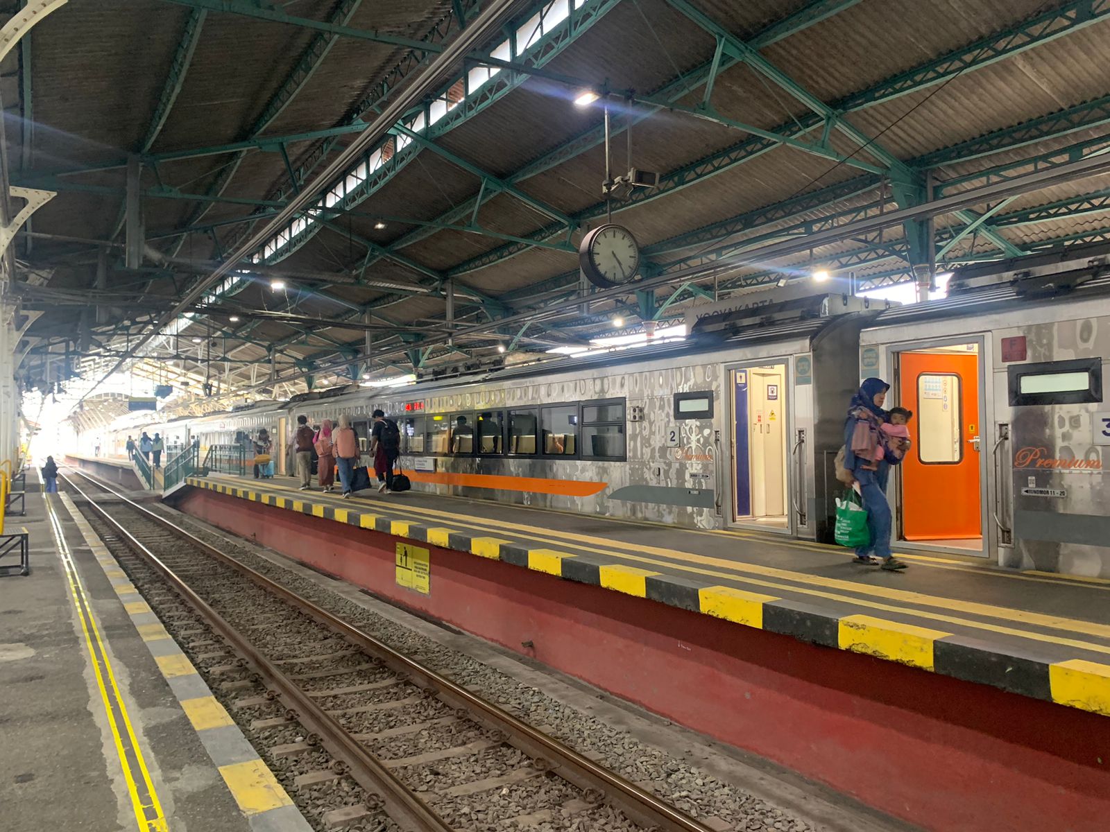 Libur Panjang Isra Mi'raj dan Imlek, Volume Penumpang Kereta Api di Daop 6 Yogyakarta Naik Signifikan