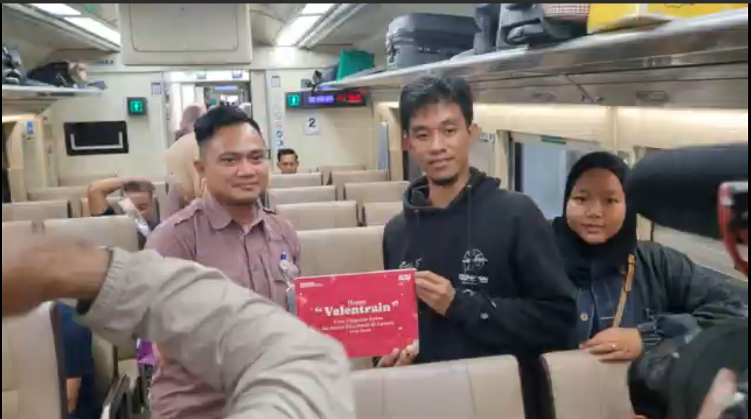 Spesial Valentine, KAI Daop 6 Yogyakarta Bagikan Upgrade Kelas dan Hadiah Menarik