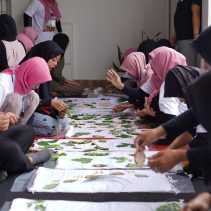 PLN EPI Berdayakan Perempuan Gunungkidul Lewat Pelatihan Batik Ecoprint Ramah Lingkungan