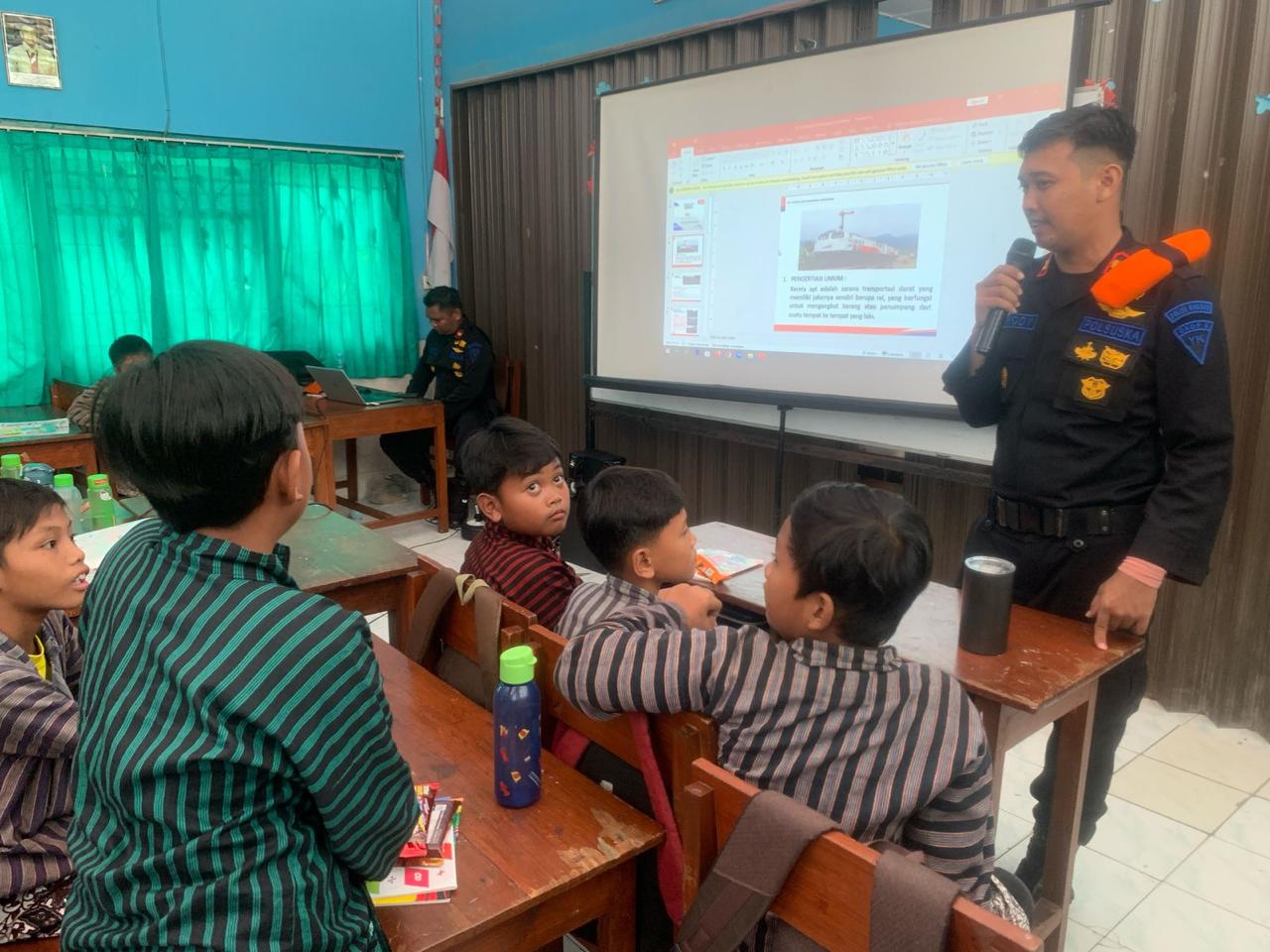 KAI Daop 6 Yogyakarta Imbau Masyarakat Tidak Beraktivitas di Jalur Rel Selama Ramadhan