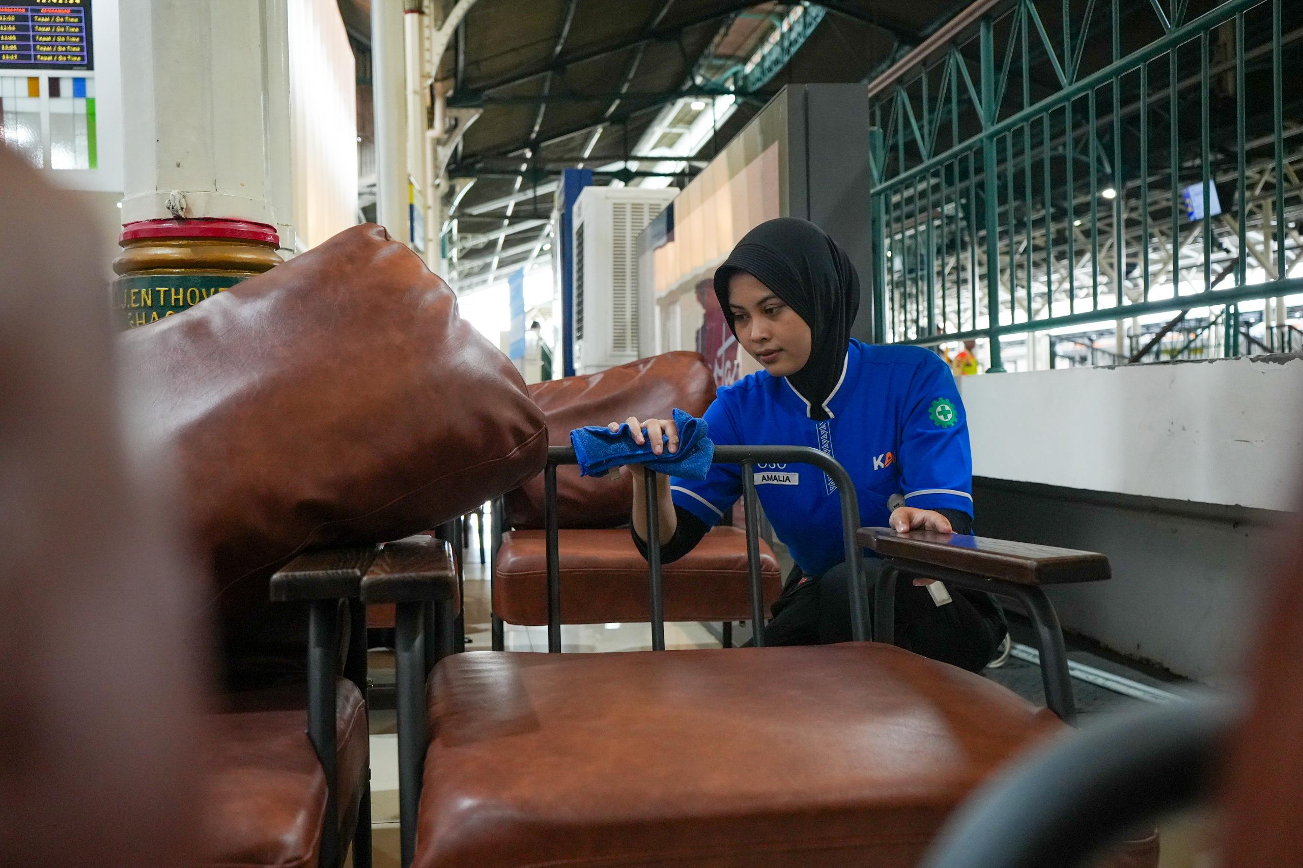 KAI Daop 6 Yogyakarta Perkuat Kebersihan dan Keindahan Jelang Angkutan Lebaran 2025