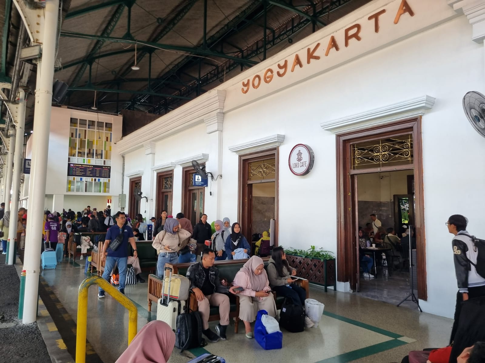 Minat Mudik dengan Kereta Api Tinggi, KAI Daop 6 Yogyakarta Catat Penjualan 189 Ribu Tiket