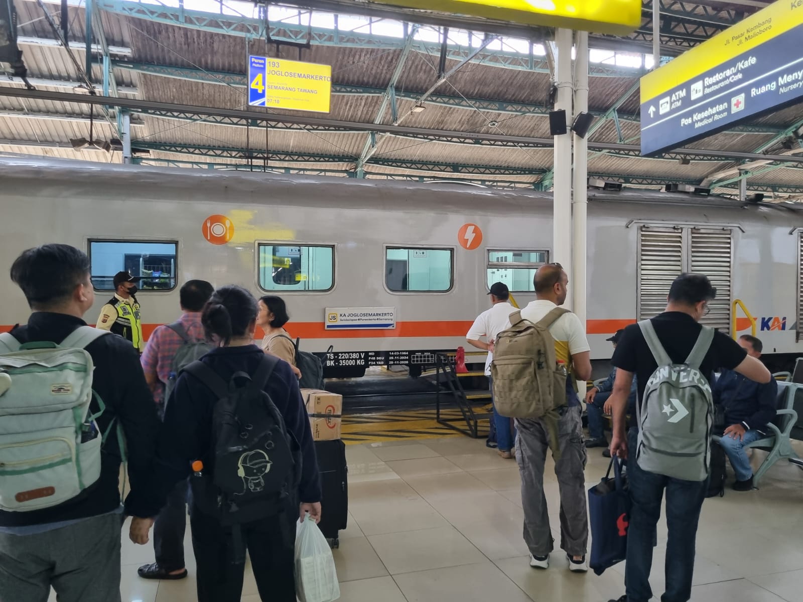 Tiket KA Laris Manis! KAI Daop 6 Catat Puluhan Ribu Penumpang di Awal Ramadan