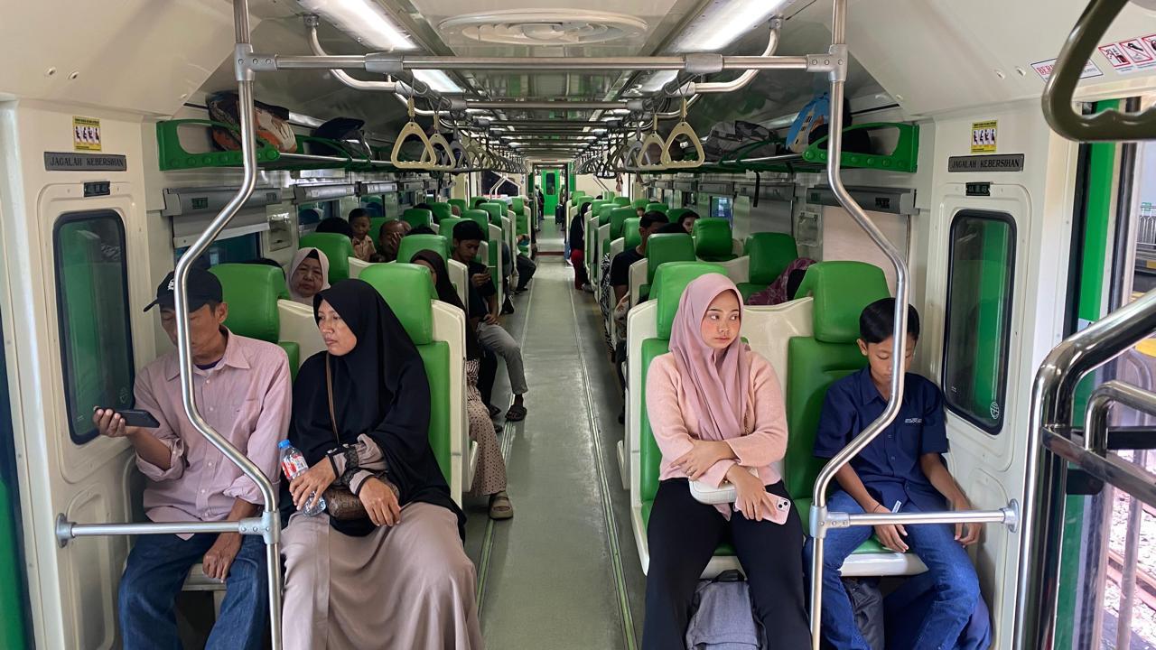 Penumpang KA Lokal Daop 6 Tembus 667 Ribu, Tanda Minat Warga Naik Kereta Meningkat