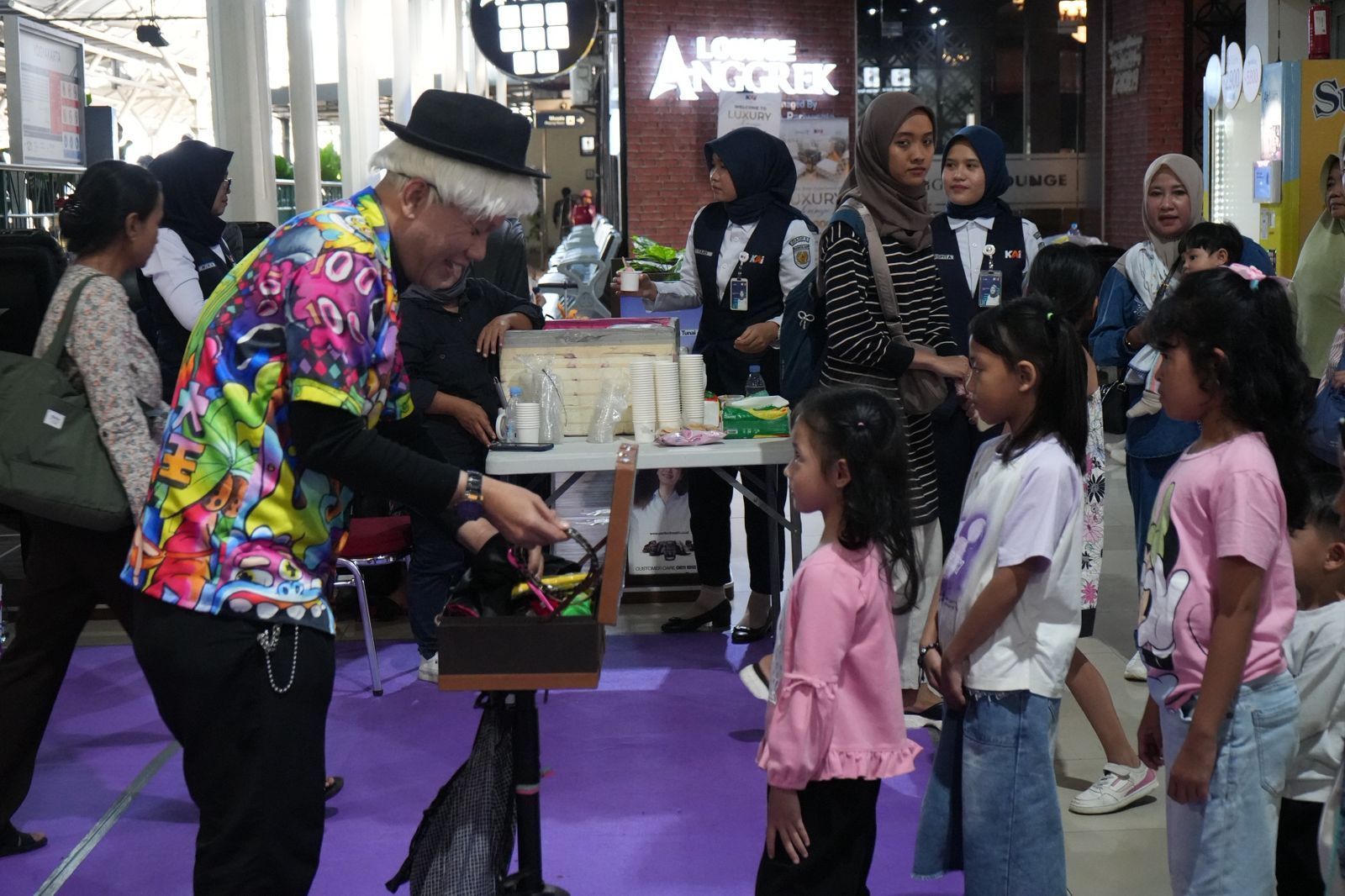 Ramaikan Libur Sekolah, KAI Daop 6 Gelar Kids Activity dan Pertunjukan Sulap