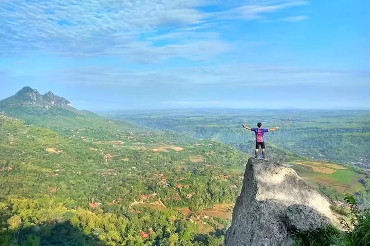 Bukit Bedes Ponorogo: Pesona Wisata Alam dengan Panorama Menawan dan Harga Terjangkau