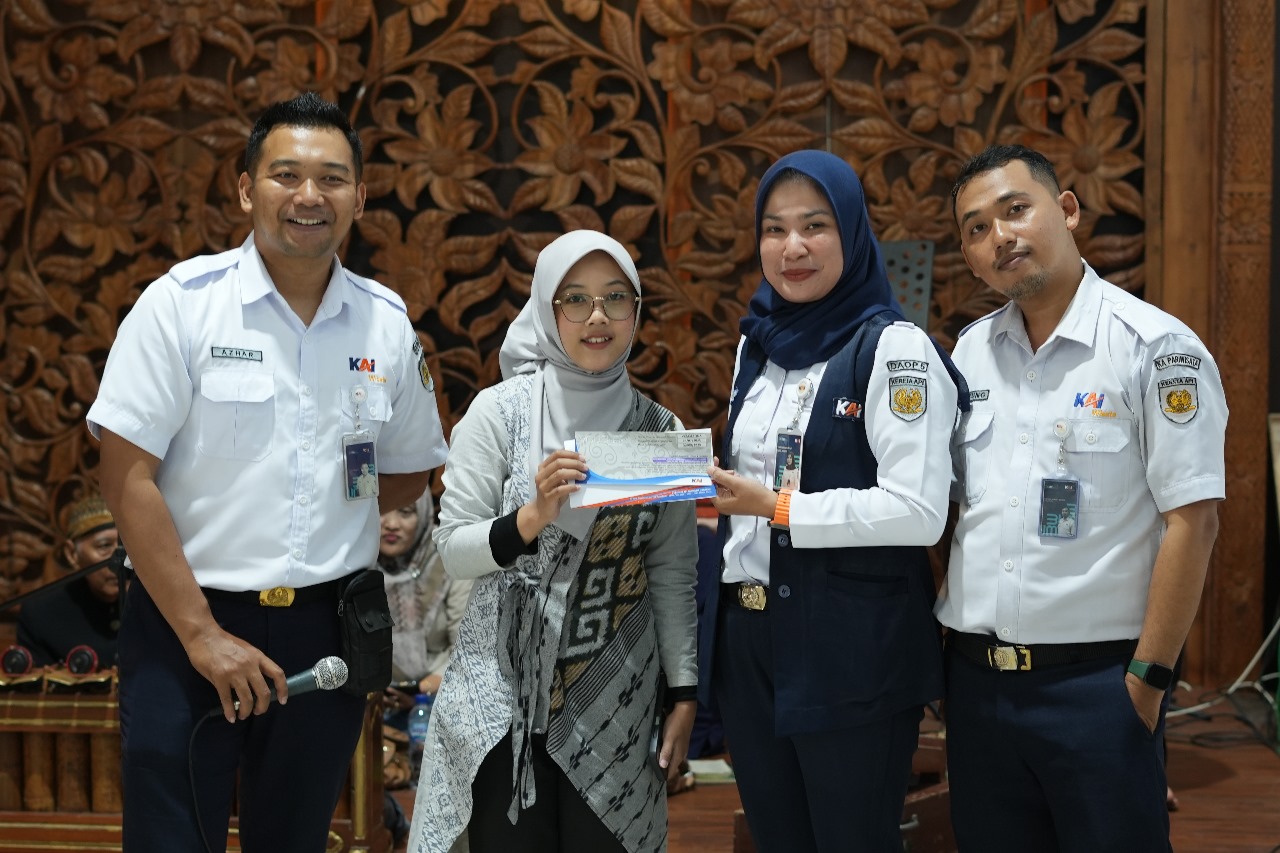 KAI Daop 5 Purwokerto Rayakan Hari Pelanggan dengan Cara Unik di Stasiun