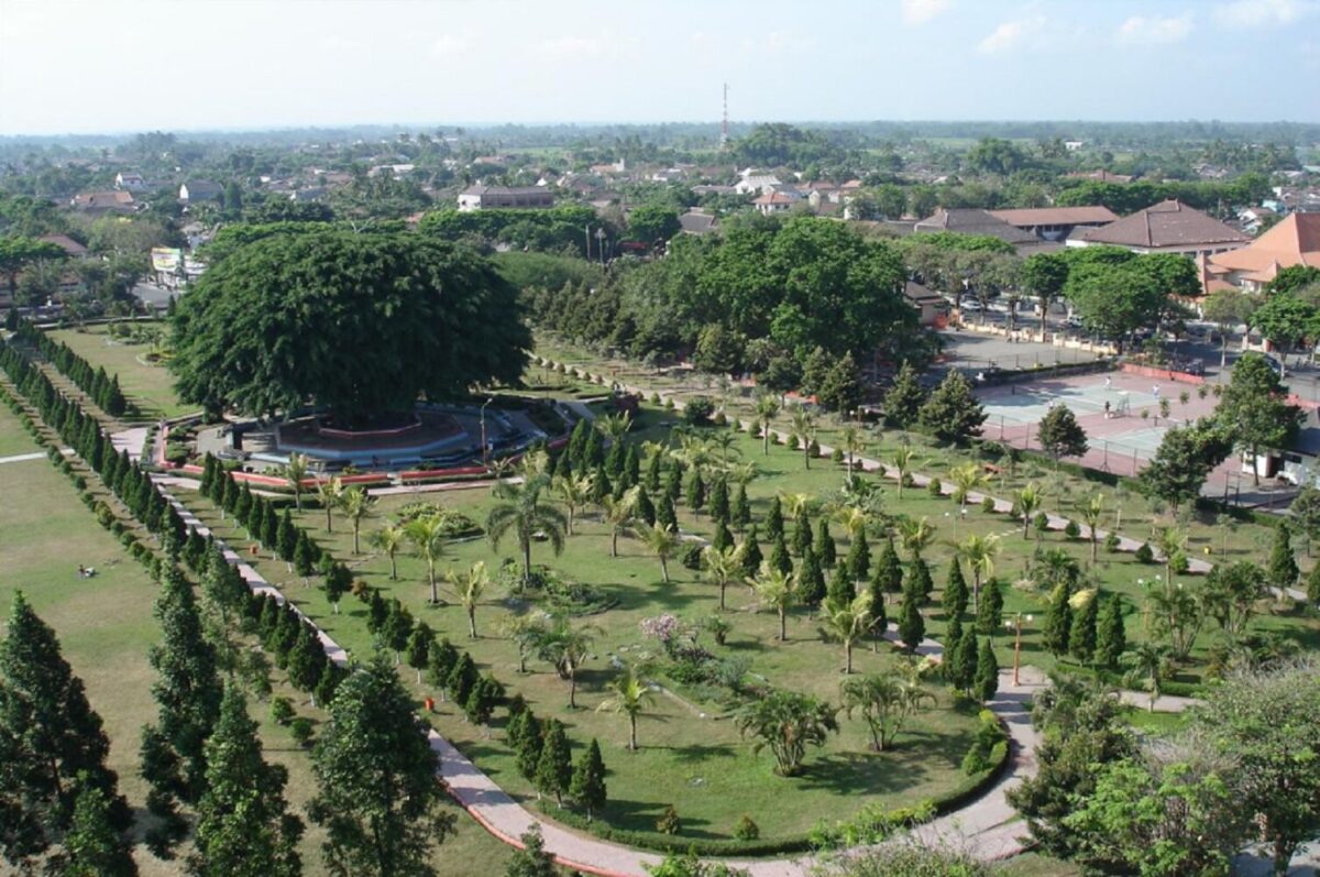 Alun-Alun Lumajang, Ruang Publik Asri yang Jadi Pusat Aktivitas Warga Kota