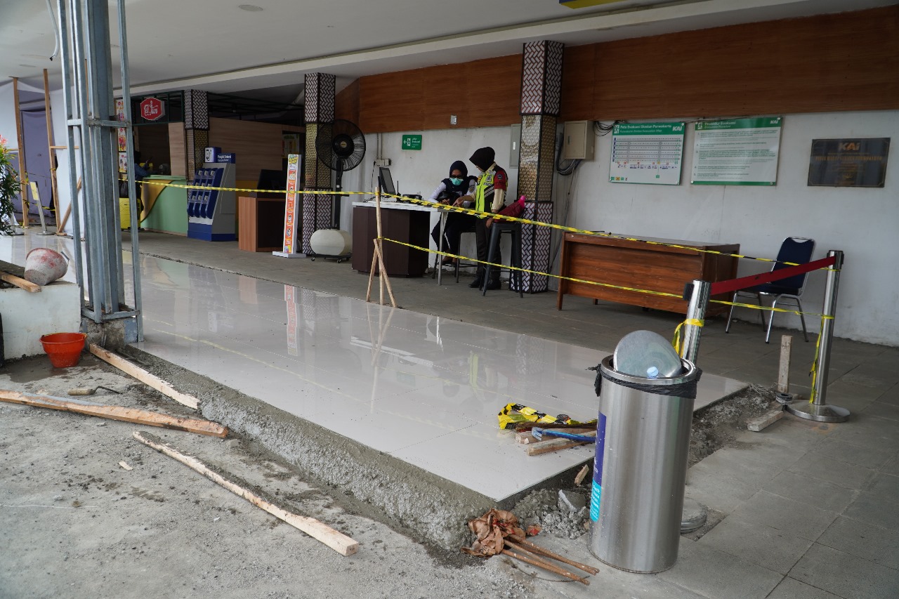 KAI Daop 5 Purwokerto Benahi Pintu Barat Stasiun Jelang Nataru 20252026, Fokus pada Kenyamanan dan Akses Penumpang