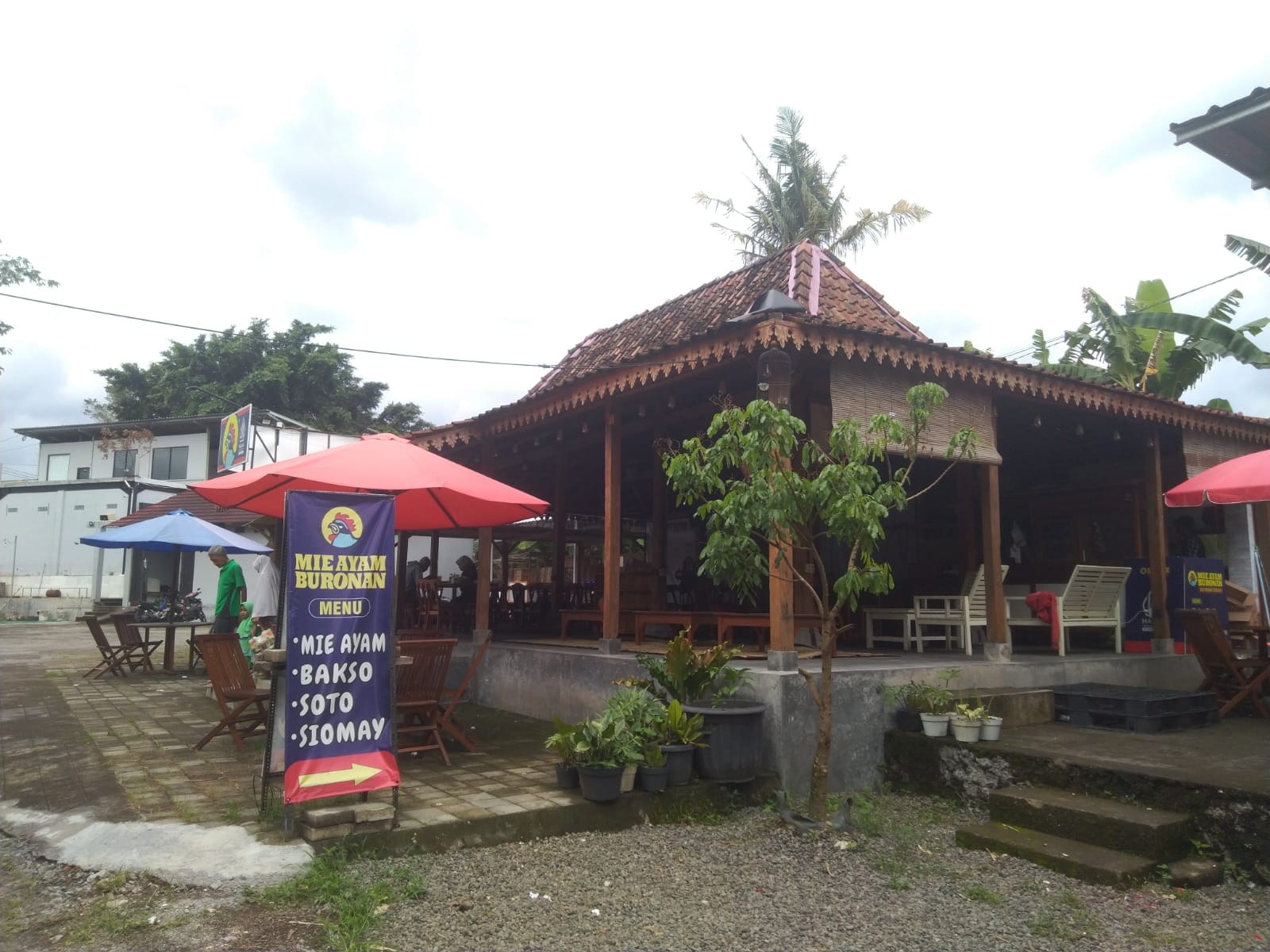 Mie Ayam Buronan Tak Perlu Kejar Rasa, Ia Sendiri yang Menangkapmu