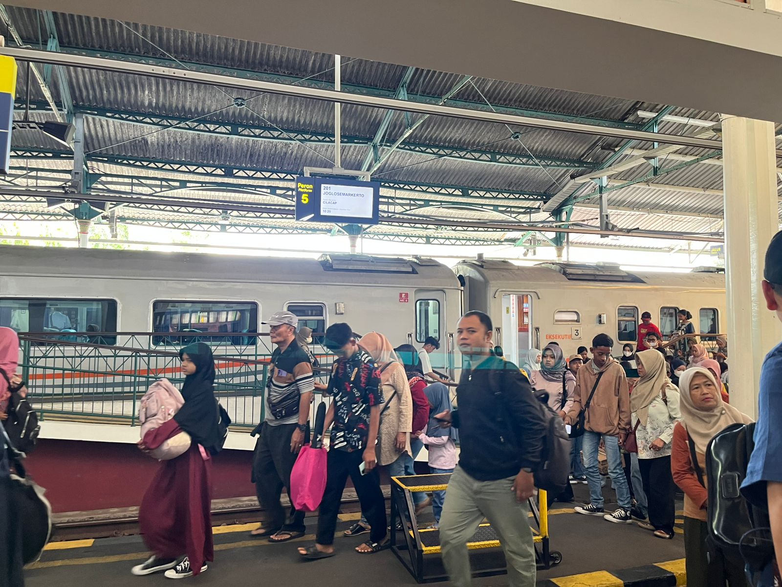 Mobilitas Meningkat, Stasiun Lempuyangan Catat Lonjakan Penumpang hingga September 2025