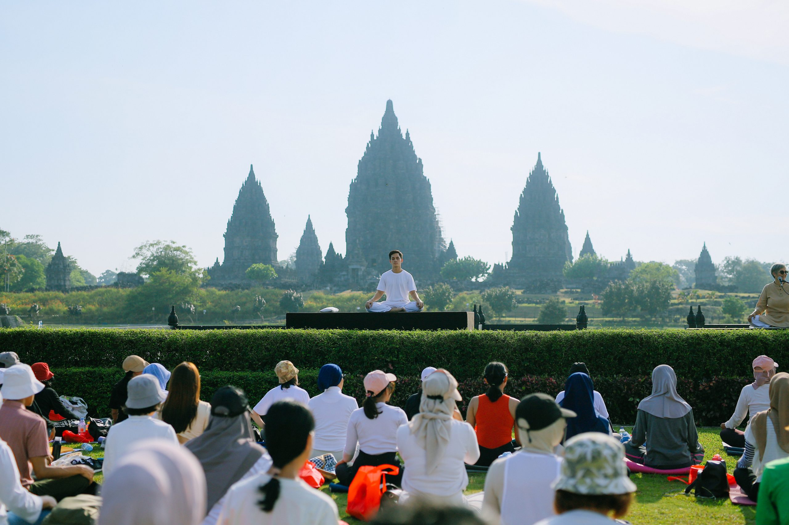 Rayakan Hari Kesehatan Mental Dunia, IDM dan Isha Foundation Gelar Meditasi “Miracle of Mind” di Candi Prambanan