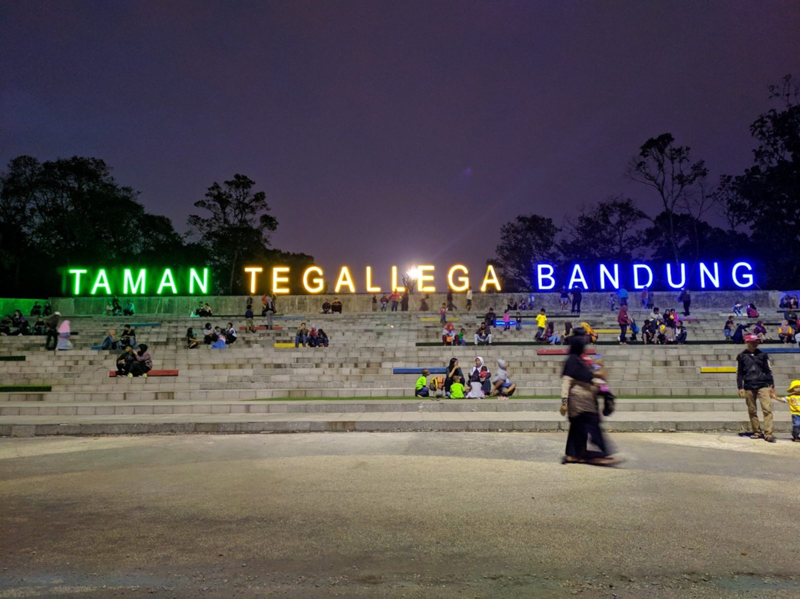Taman Tegallega Bandung: Ruang Hijau Penuh Sejarah dan Aktivitas Seru untuk Semua Kalangan