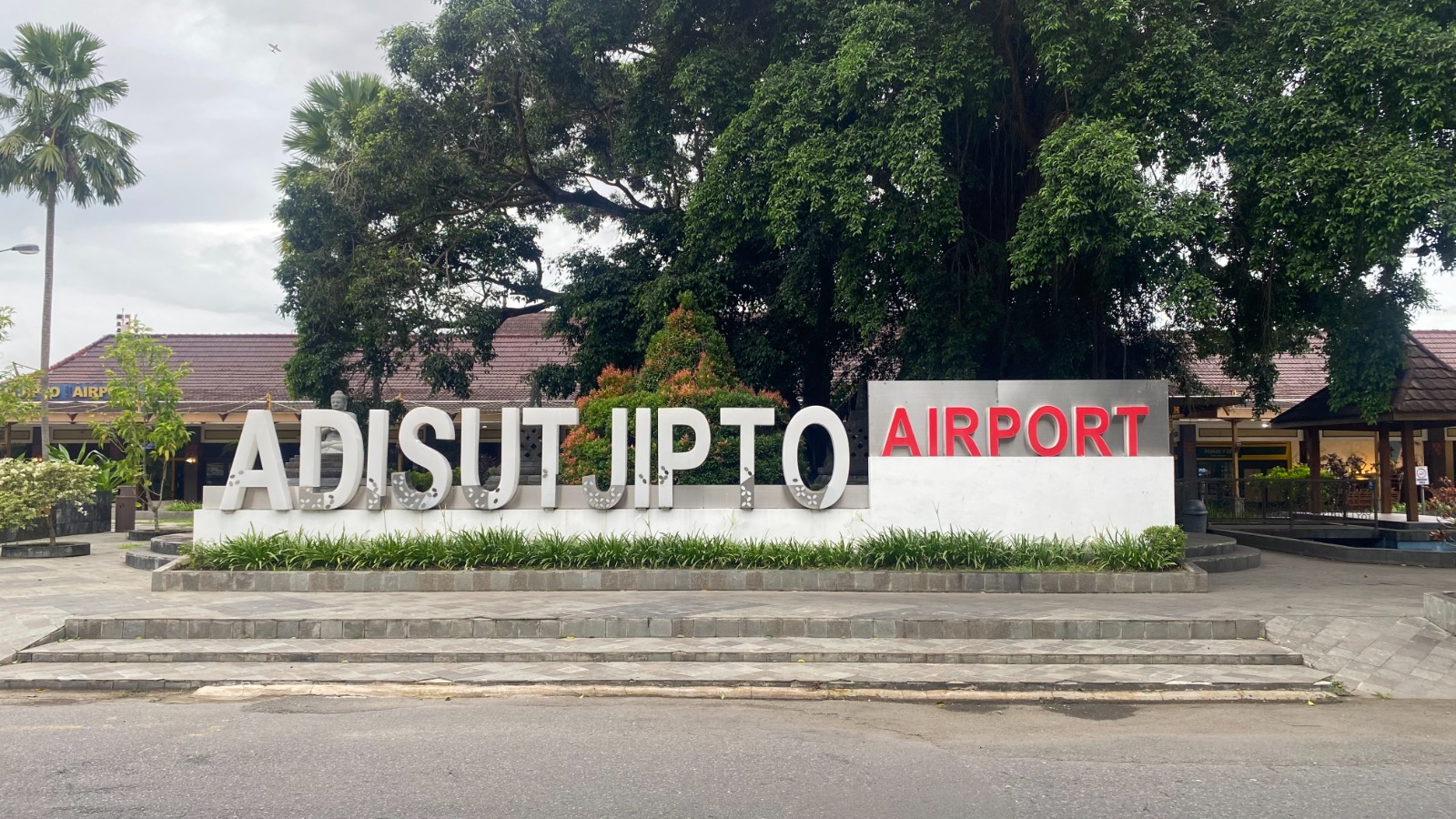 Erupsi Semeru Tak Ganggu Operasional, Penerbangan di Bandara Adisutjipto Berjalan Normal