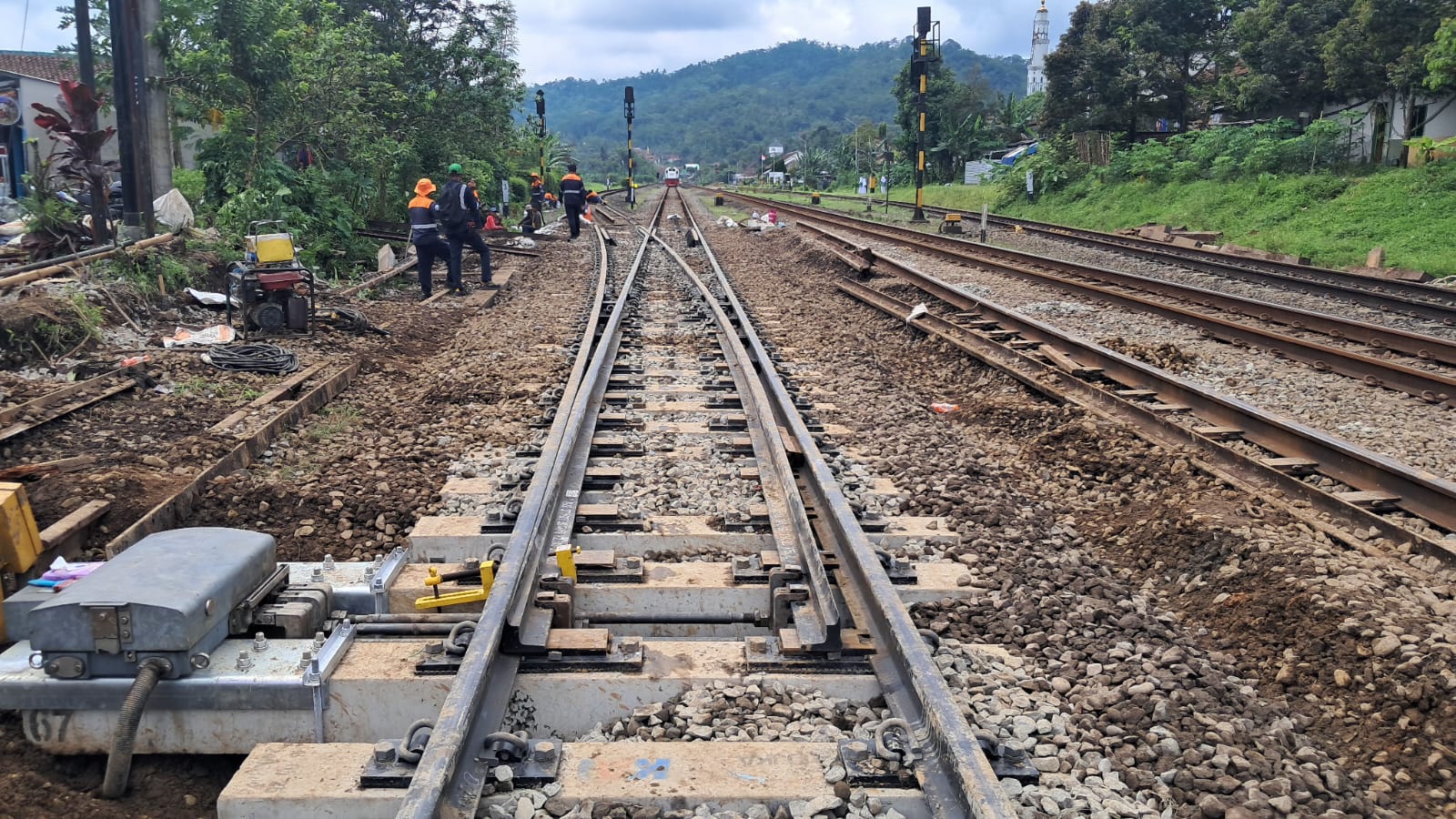 Upayakan Peningkatan Keselamatan dan Keandalan Layanan, KAI Daop 5 Purwokerto Ganti Wesel di Dua Stasiun