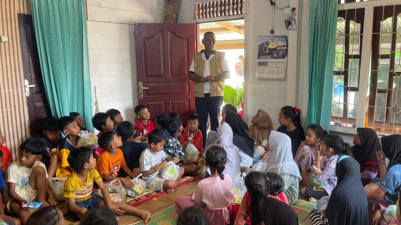 KOMAS dan IKPM Gontor Cabang Aceh Gelar Trauma Healing untuk Anak Terdampak Banjir