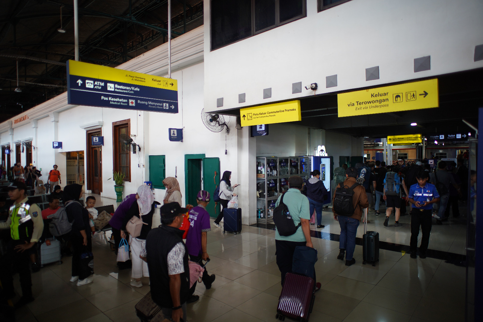 KAI Commuter Perbolehkan Penumpang Berbuka Puasa di Dalam Kereta Selama Ramadan