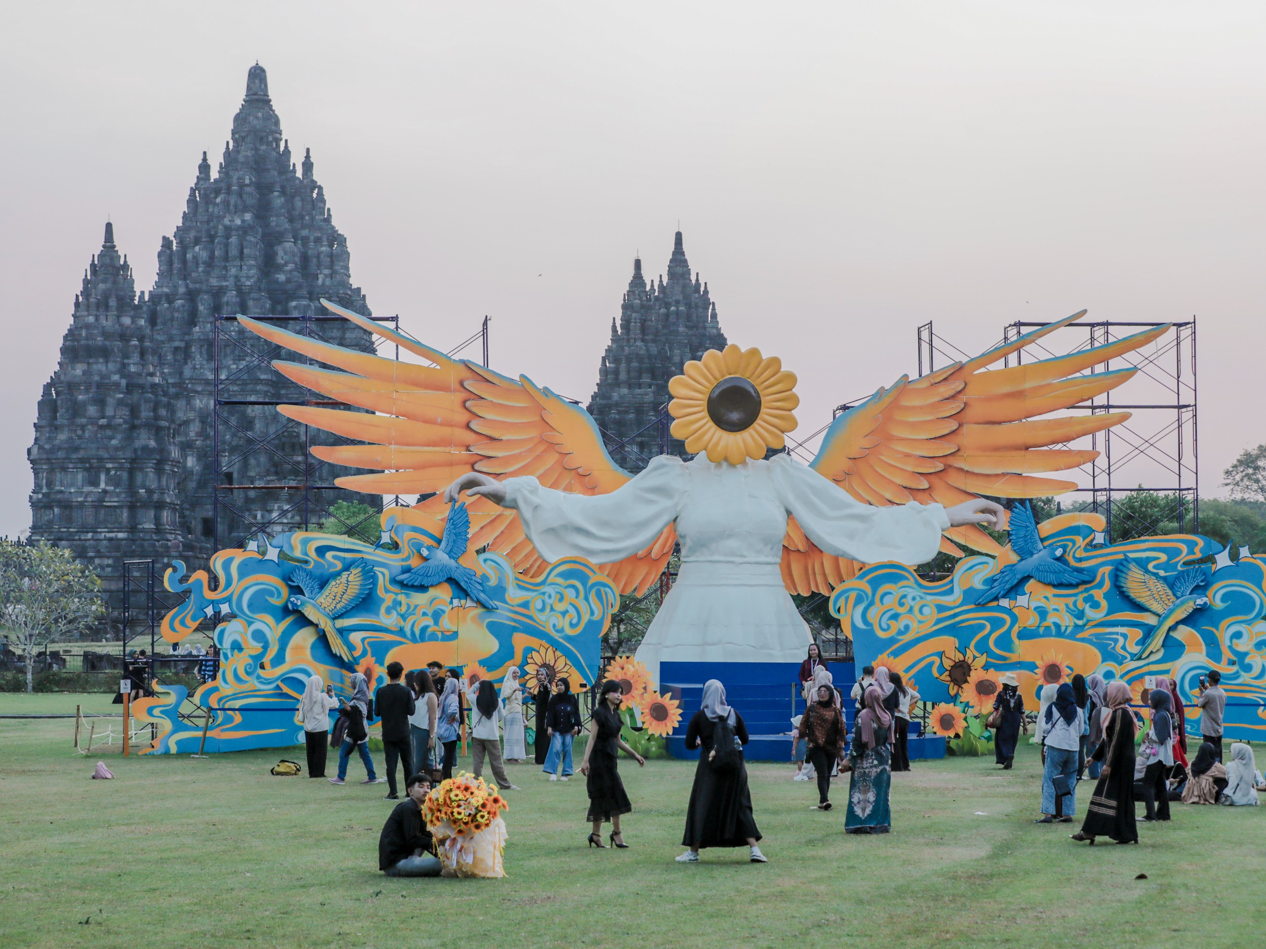 Sunflower Angel Hidupkan Ruang Kreatif di Prambanan, Ribuan Pengunjung Antre Berburu Spot Foto Ikonik