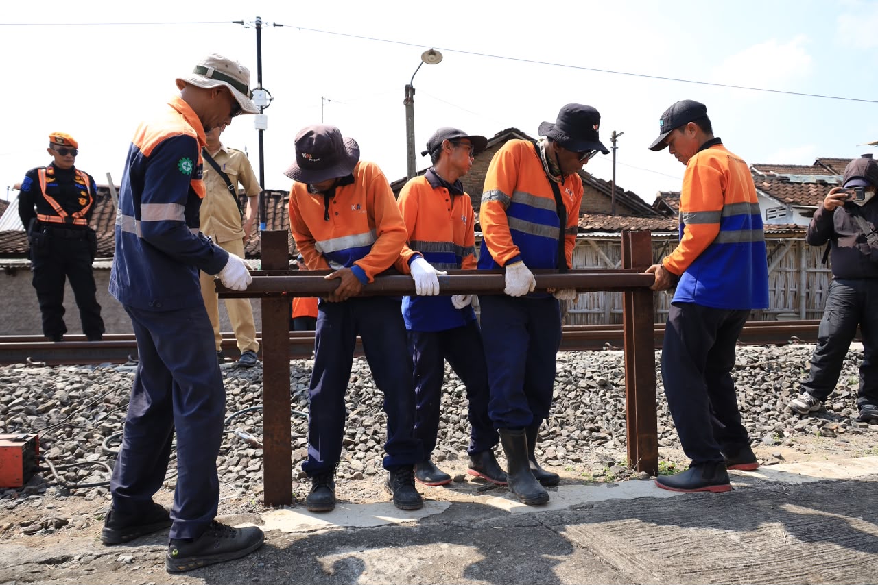 KAI Daop 6 Perkuat Keselamatan Jalur Kereta, Delapan Perlintasan Liar Ditutup Sepanjang 2026