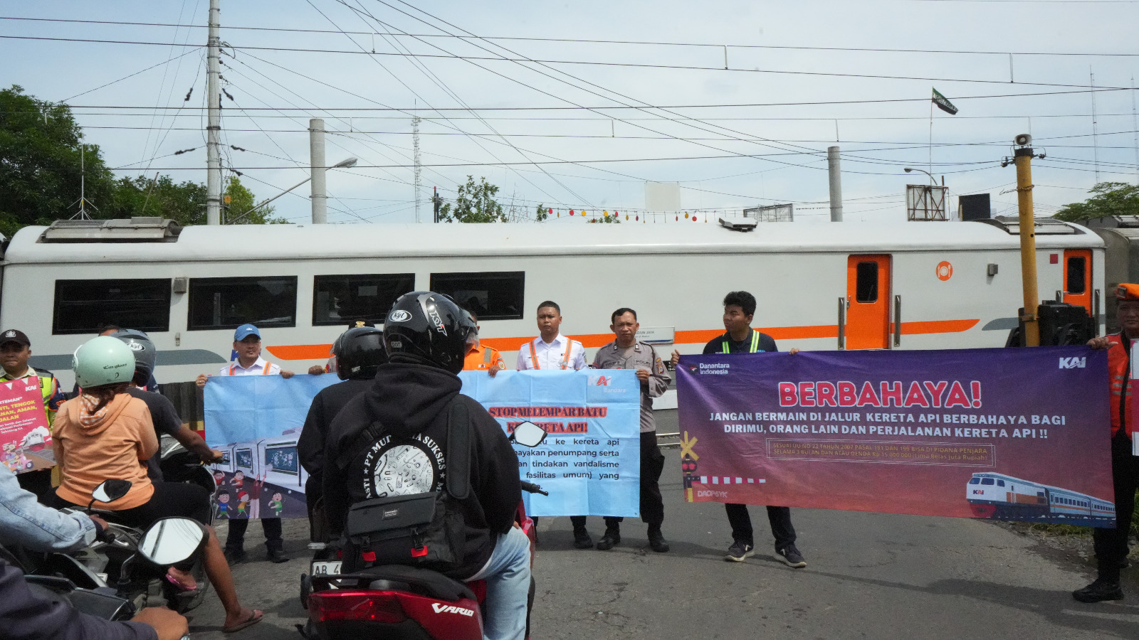 Truk Tabrak Palang Perlintasan di Jalur Maguwo-Lempuyangan, KAI Daop 6 Selesaikan Perbaikan dalam Dua Jam