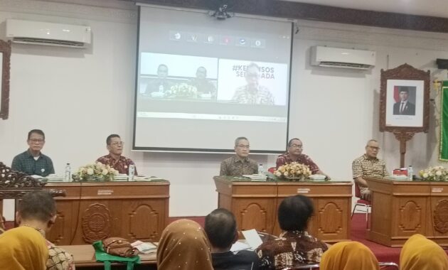 Narasumber Seminar: Perwakilan PWI DIY dan Bupati Bantul