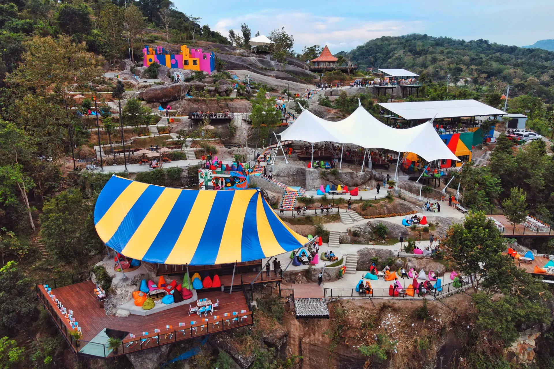 Obelix Hills Jogja - Daya Tarik, Lokasi, Harga Tiket, dan Jam Operasional