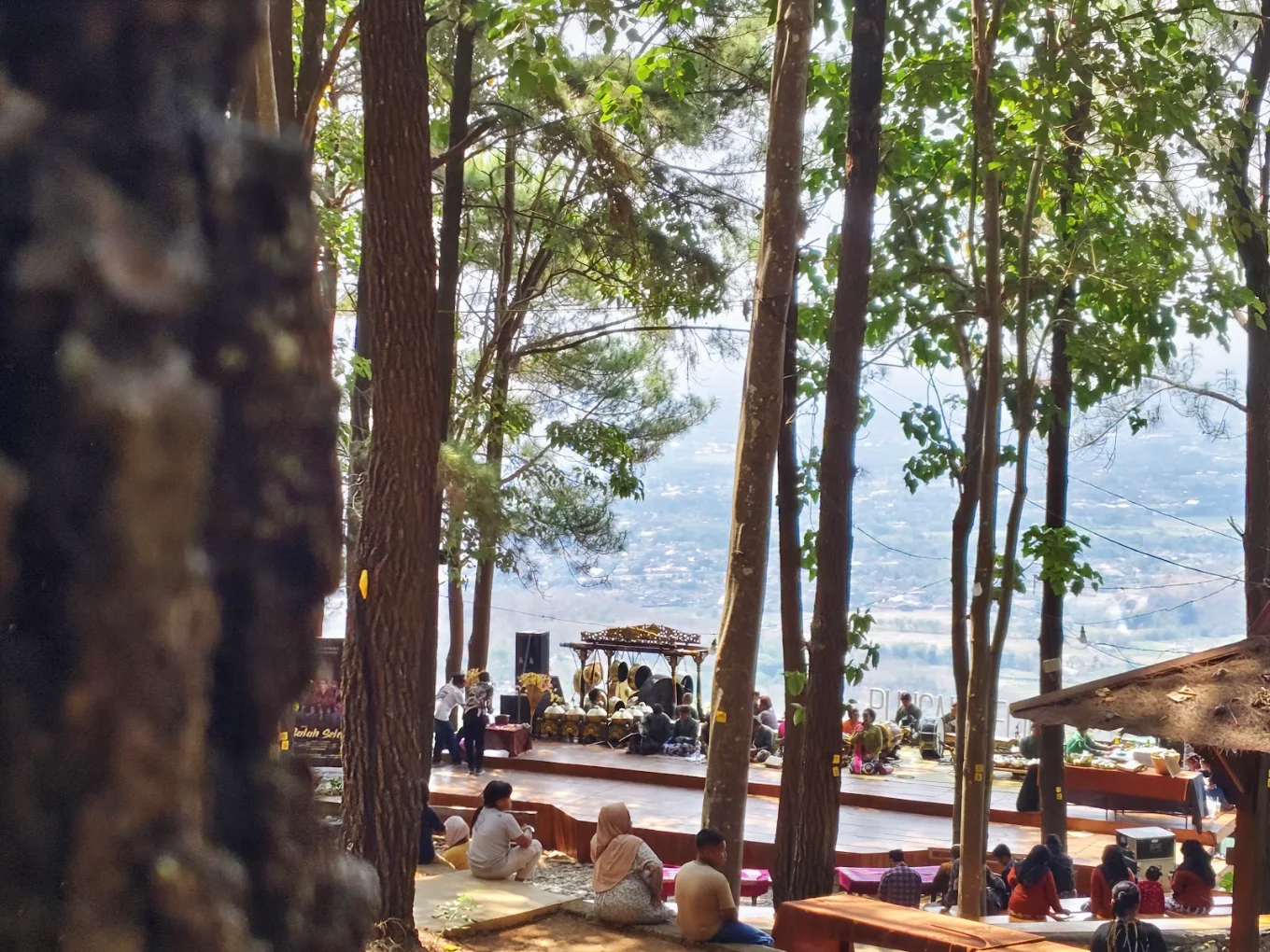 Puncak Becici Bantul - Wisata Hutan Pinus dengan Panorama Gunung Merapi dan Merbabu